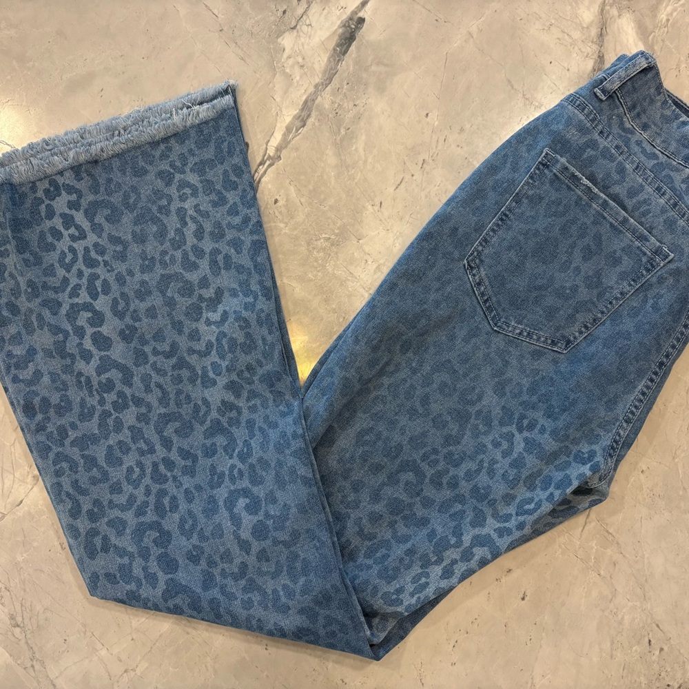 Stylish Blue Leopard Print Jeans